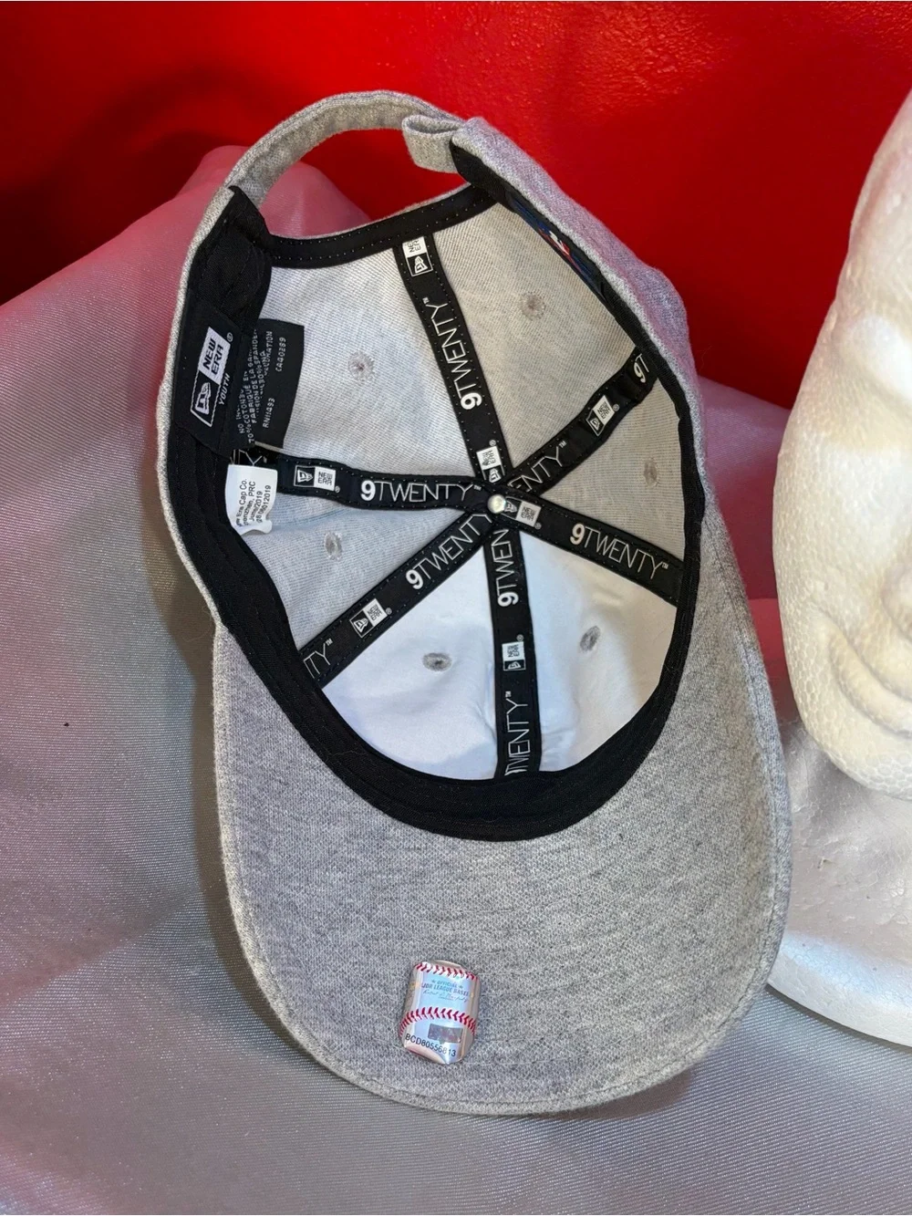 New Era 9TWENTY Black & Light Gray Interior Baseball Cap